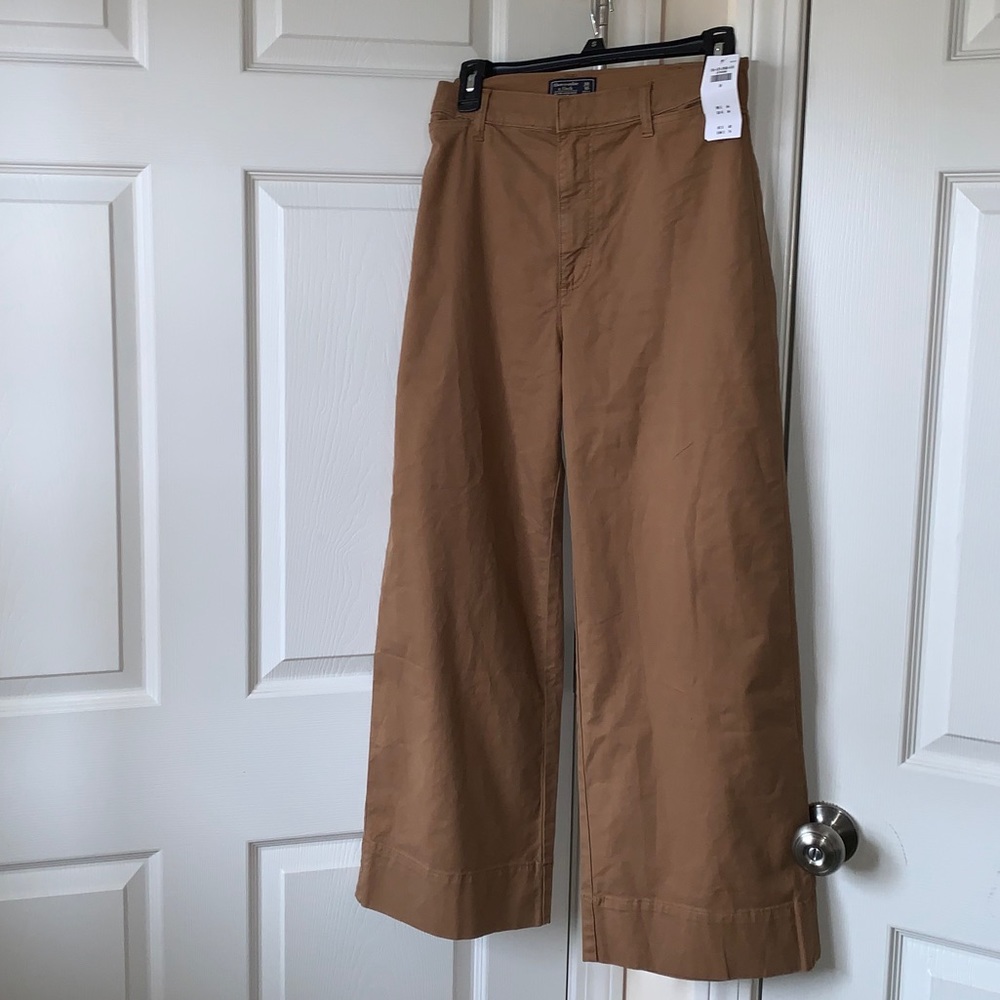 Abercrombie & Fitch Ultra High Rise, Wide Leg Crop Pant